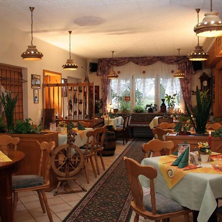 Familienhotel Zur Linde Panschwitz-Kuckau Exteriör bild