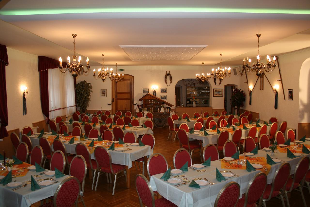 Familienhotel Zur Linde Panschwitz-Kuckau Exteriör bild