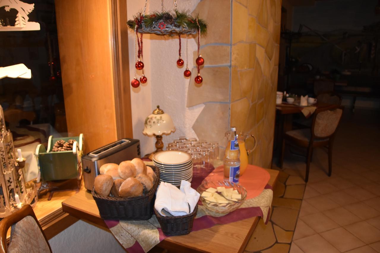 Familienhotel Zur Linde Panschwitz-Kuckau Exteriör bild