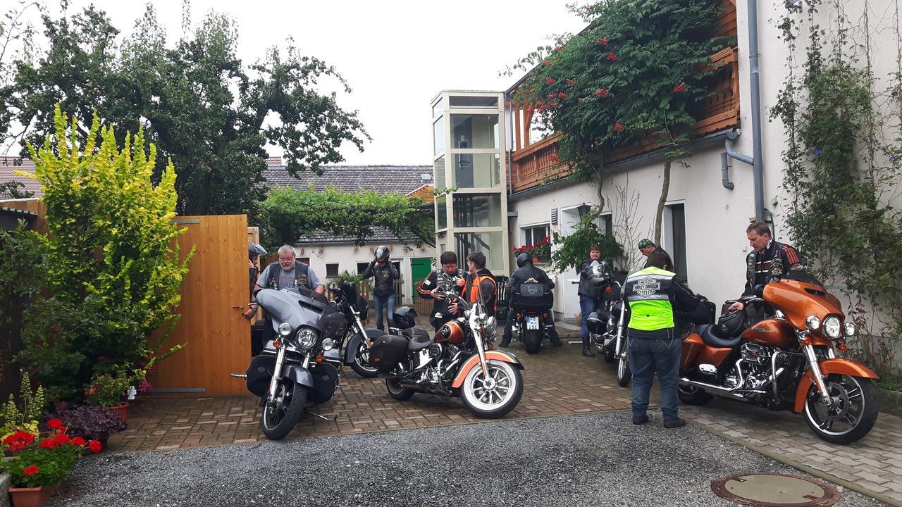 Familienhotel Zur Linde Panschwitz-Kuckau Exteriör bild